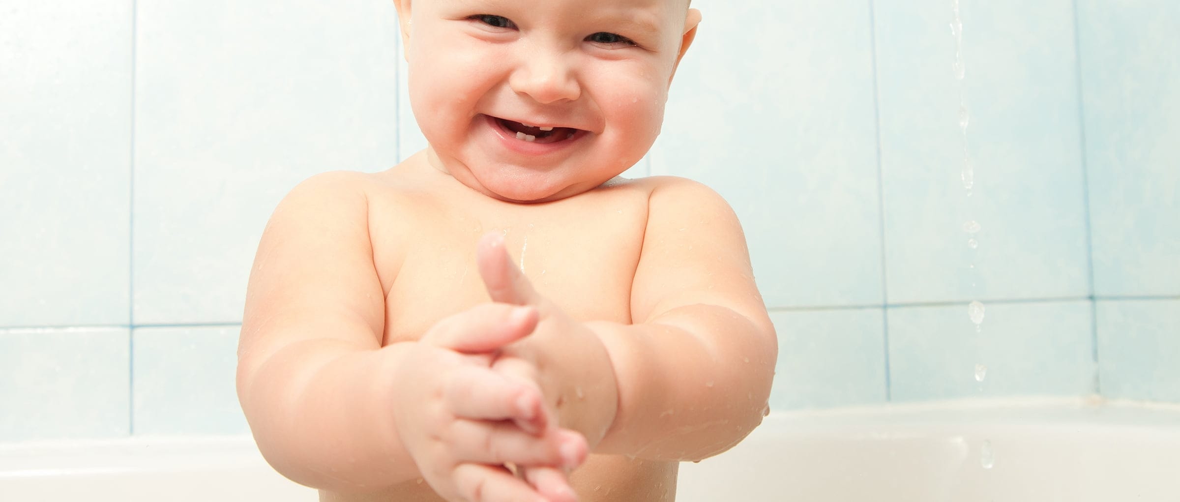 Primer año de vida, ocho meses Bebé al salir del baño