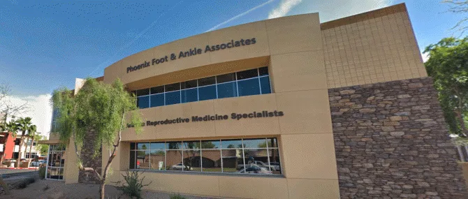 Fachada de la clínica Arizona Reproductive Medicine Specialists (ARMS)