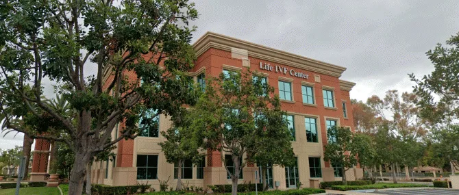 Fachada de la clínica Life IVF Center