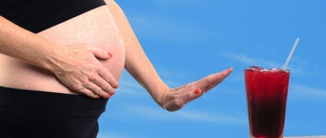 Imagen: Embarazada con cóctel