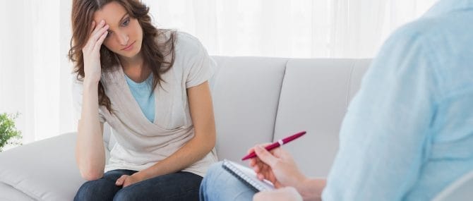 Imagen: Mujer recibiendo tratamiento psicológico