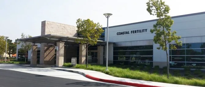 Fachada de la clínica Coastal Fertility Medical Center