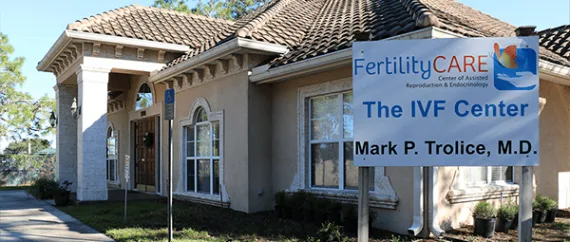 Fachada de la clínica Fertility CARE: The IVF Center