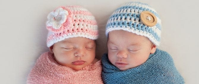 Imagen: Mujer mayor da a luz