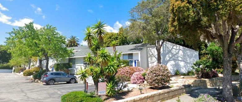 Fachada de la clínica Santa Barbara Fertility Center