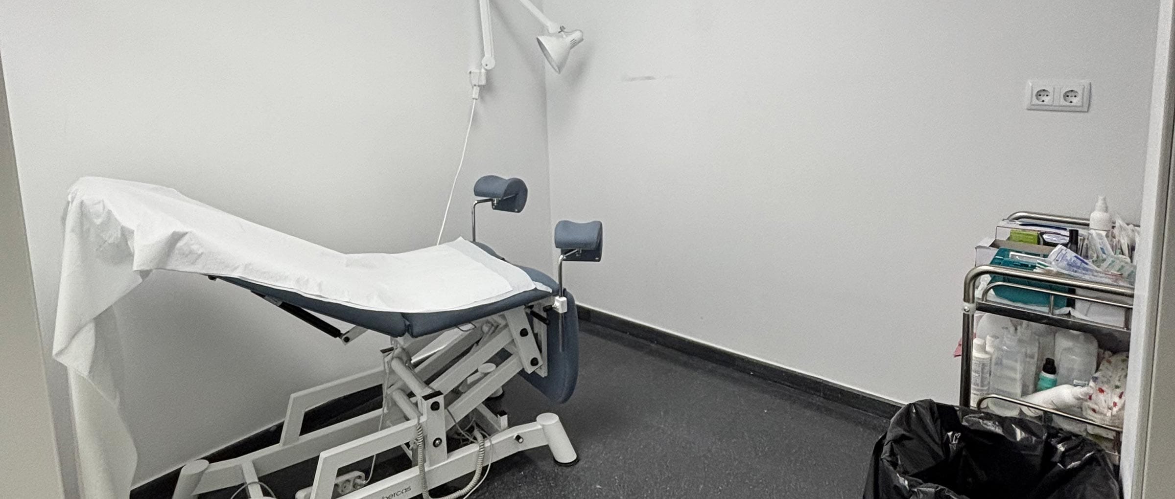 Imagen: Sala exploración de la consulta de AISH