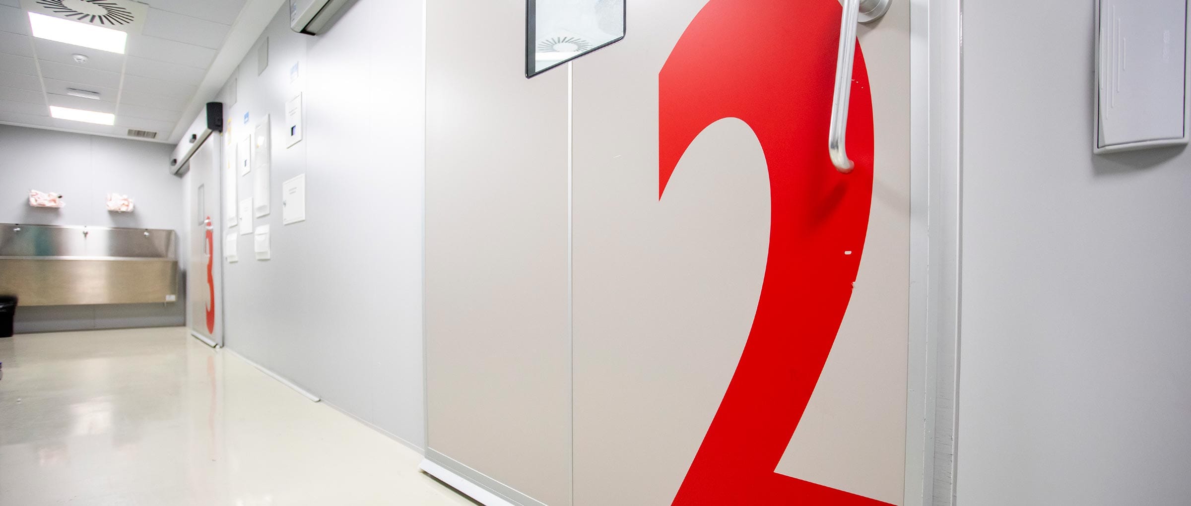 Imagen: Quirófanos del Hospital López Cano y AISH