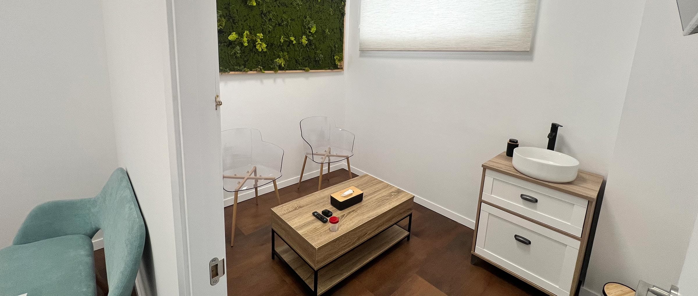 Imagen: Sala de obtención de muestras en Clínica Victoria Rey